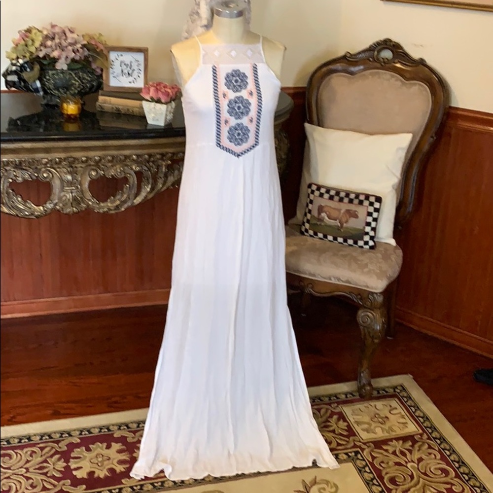 NWOT Boho White Embroidered Maxi Dress Small